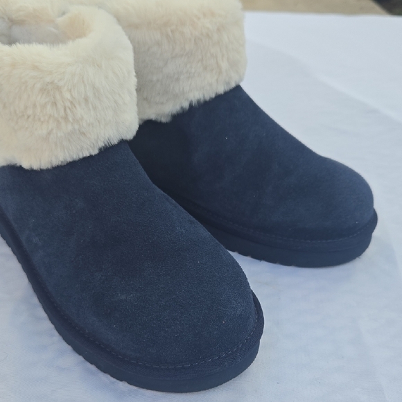 Koolaburra By Ugg Women's Navy and Cream Fur-Lined Boots - Picture 8 of 10
